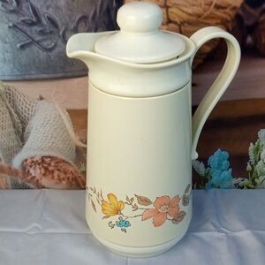 🗝️ Retro Floral Cream Coffee Carafe